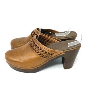 White Mountain Clogs